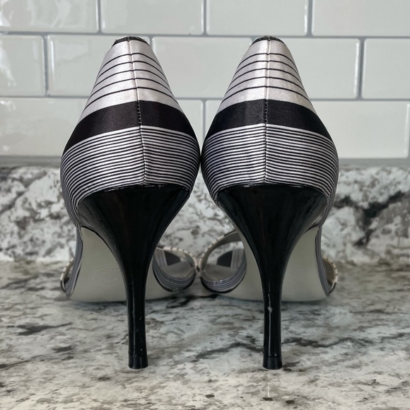 Black and White Striped Jessica Simpson Stiletto Heels. Women’s Size 8. - Picture 4 of 5